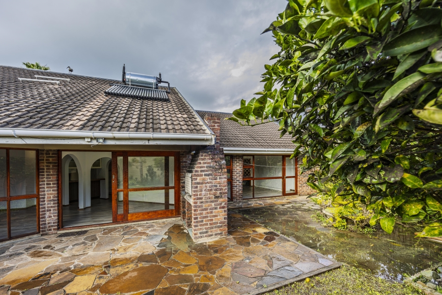 3 Bedroom Property for Sale in Bonza Bay Eastern Cape